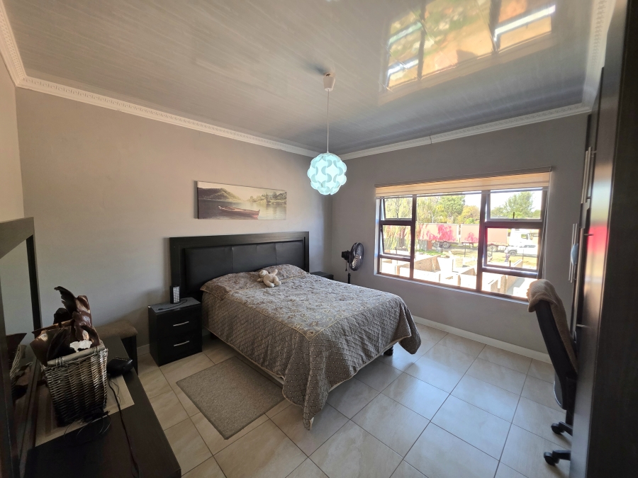 4 Bedroom Property for Sale in Flamingo Park Free State